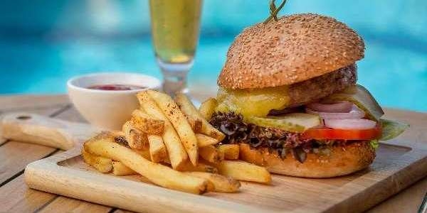 Communisme voedsel arm Black Angus Beef Burger - Internacionalna Recept iz Poolside Restaurant,  Grand Hyatt Dubai: Hyattrestaurant.com